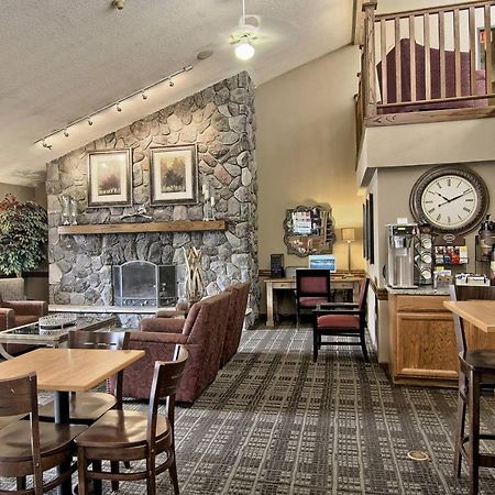 Blossom Hotel & Suites Traverse City Extérieur photo