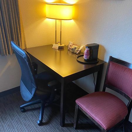 Blossom Hotel & Suites Traverse City Extérieur photo