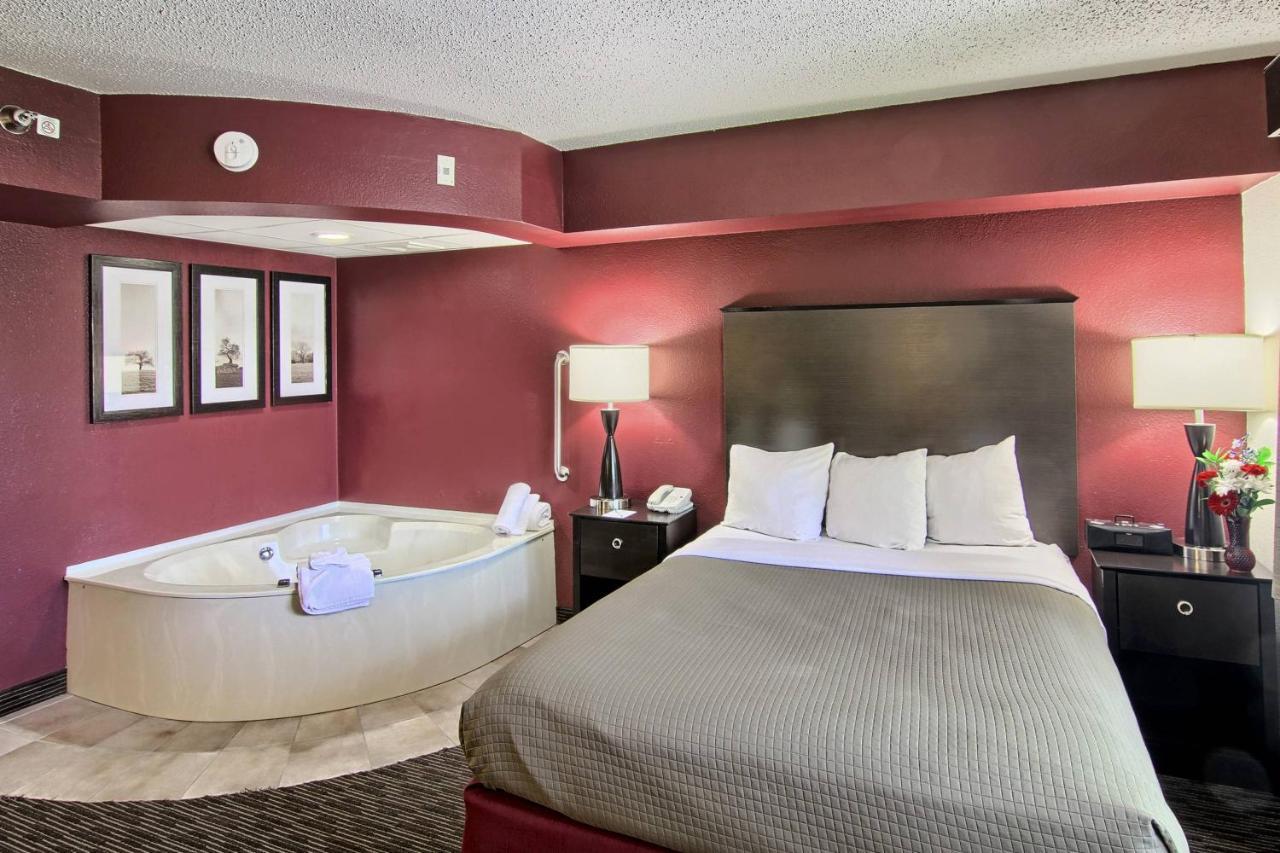 Blossom Hotel & Suites Traverse City Extérieur photo