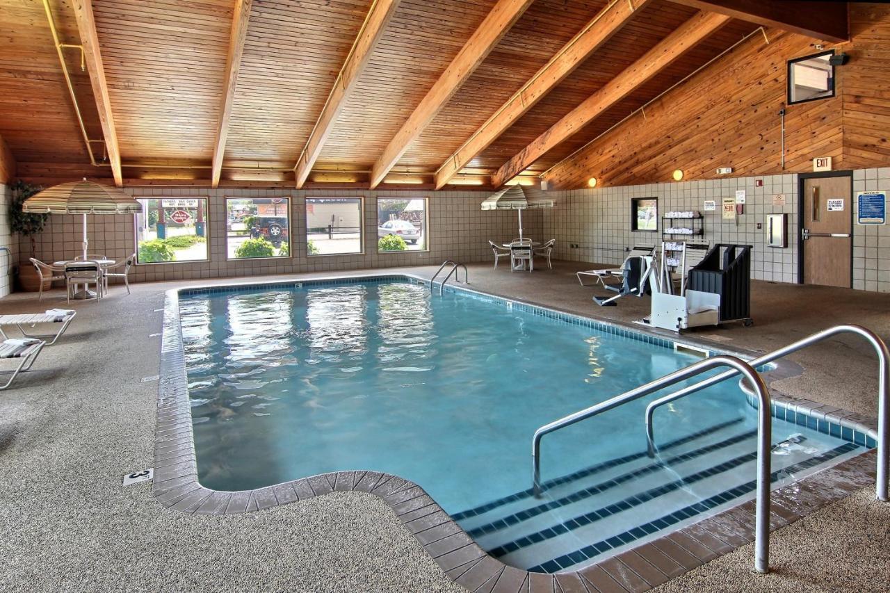 Blossom Hotel & Suites Traverse City Extérieur photo