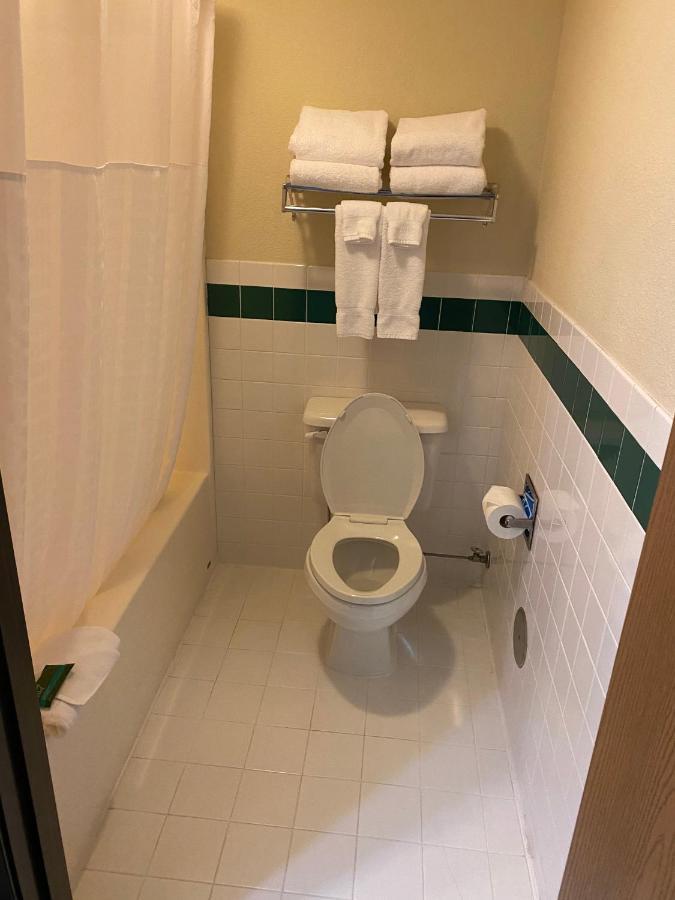Blossom Hotel & Suites Traverse City Extérieur photo