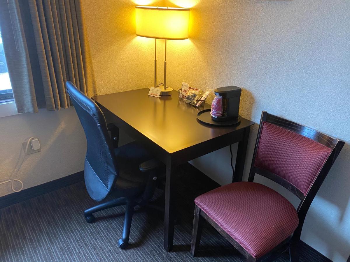 Blossom Hotel & Suites Traverse City Extérieur photo