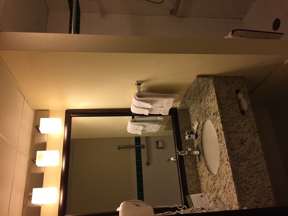 Blossom Hotel & Suites Traverse City Extérieur photo