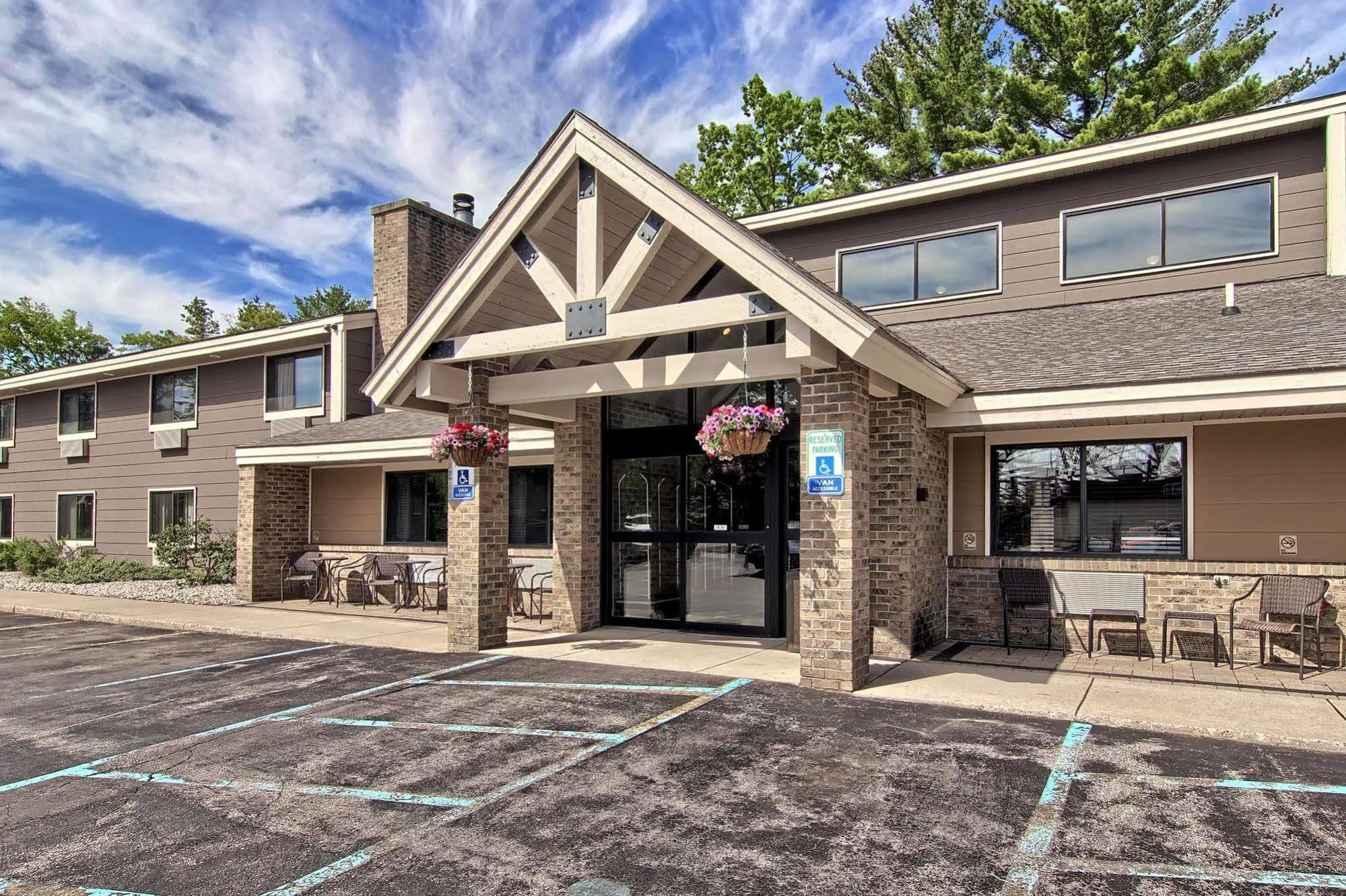 Blossom Hotel & Suites Traverse City Extérieur photo