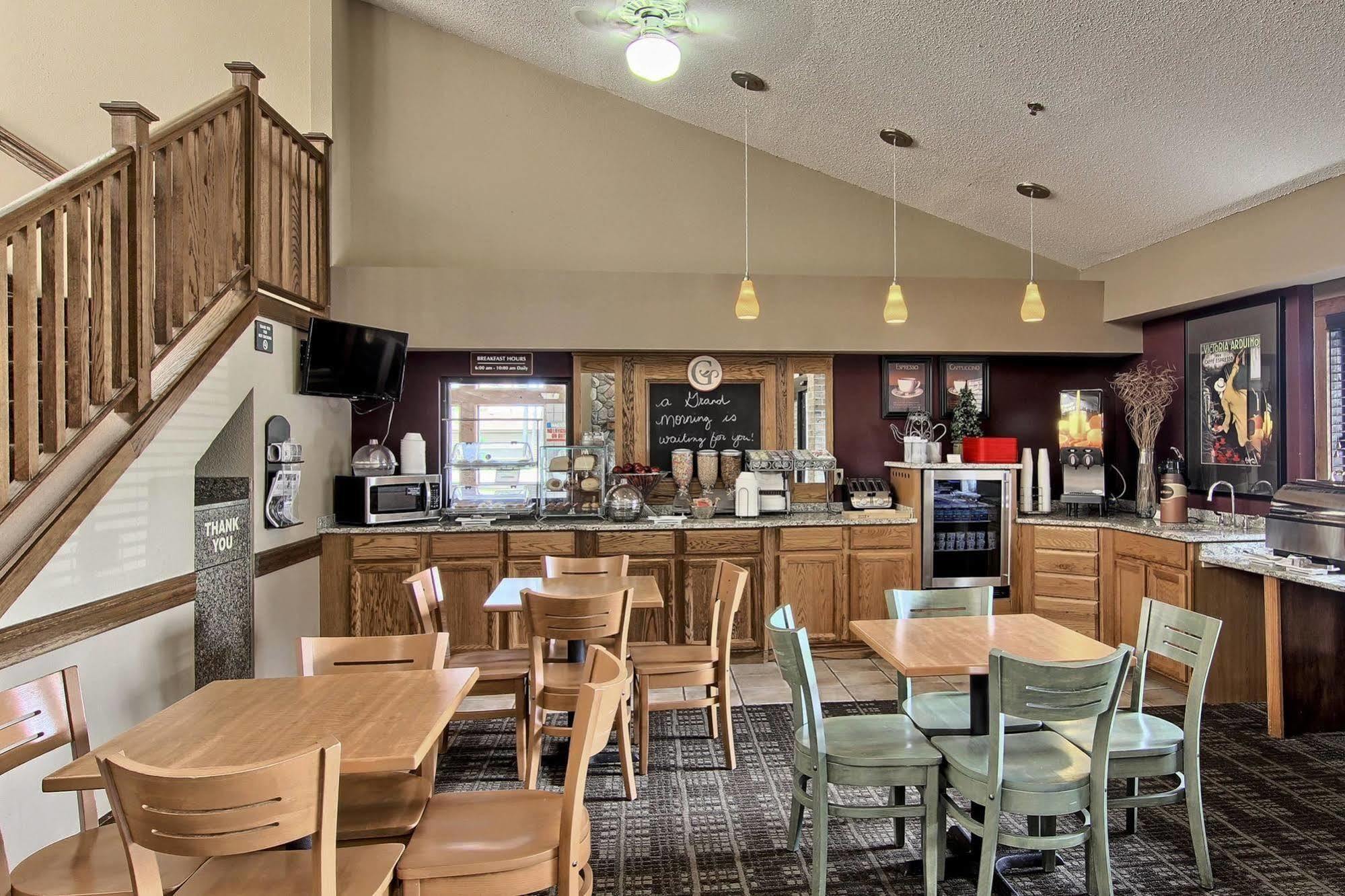 Blossom Hotel & Suites Traverse City Extérieur photo