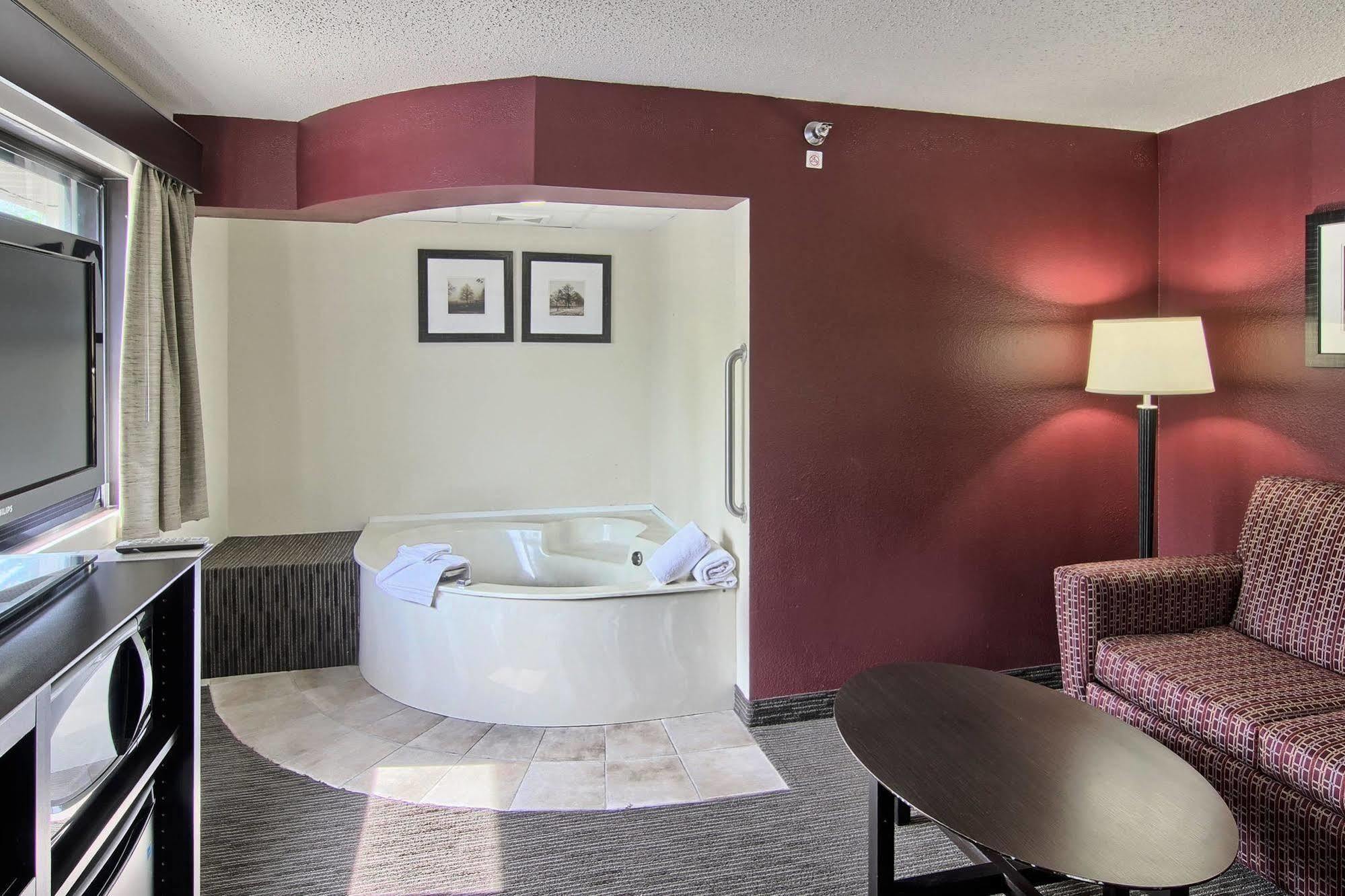 Blossom Hotel & Suites Traverse City Extérieur photo