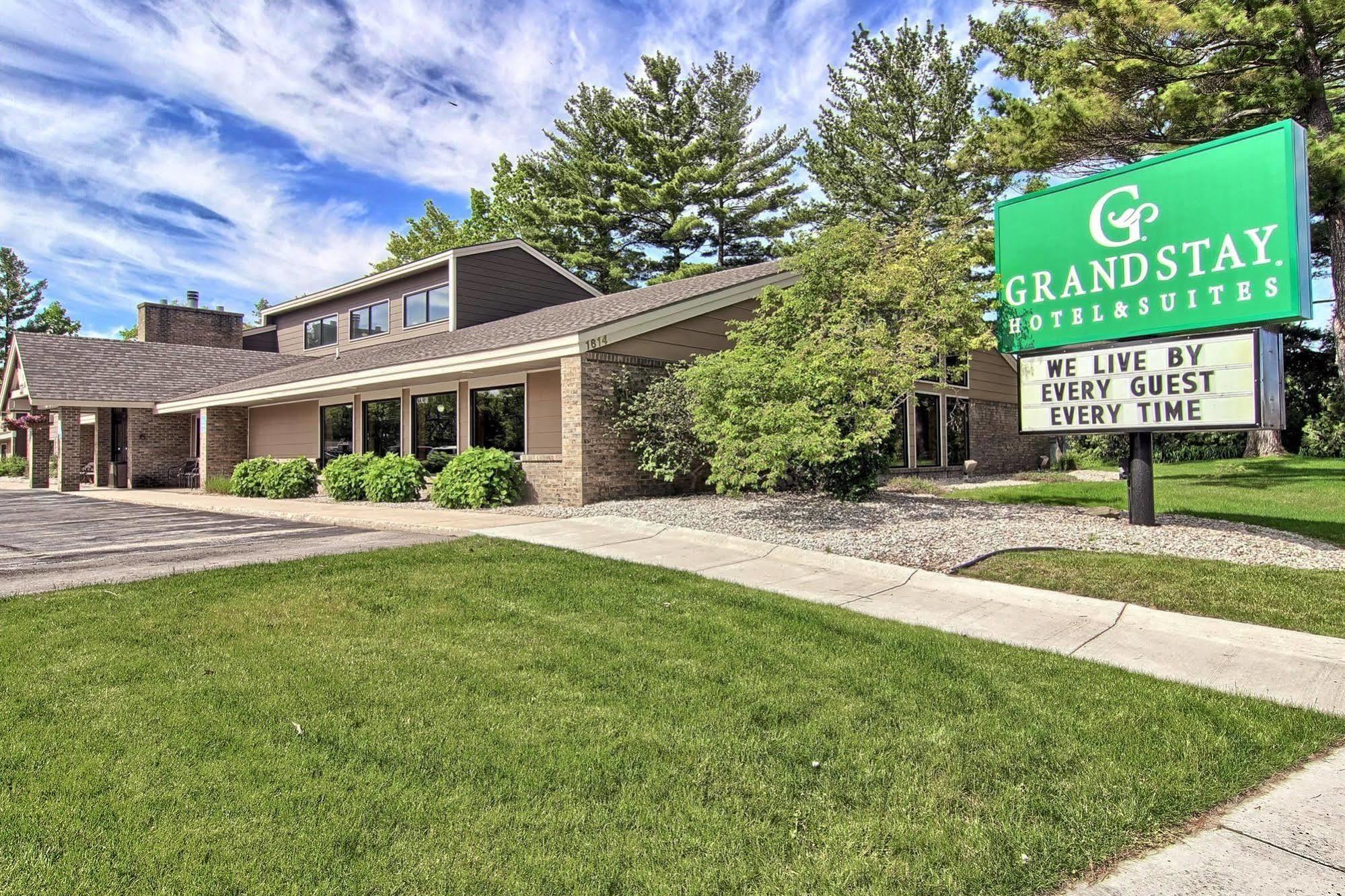 Blossom Hotel & Suites Traverse City Extérieur photo