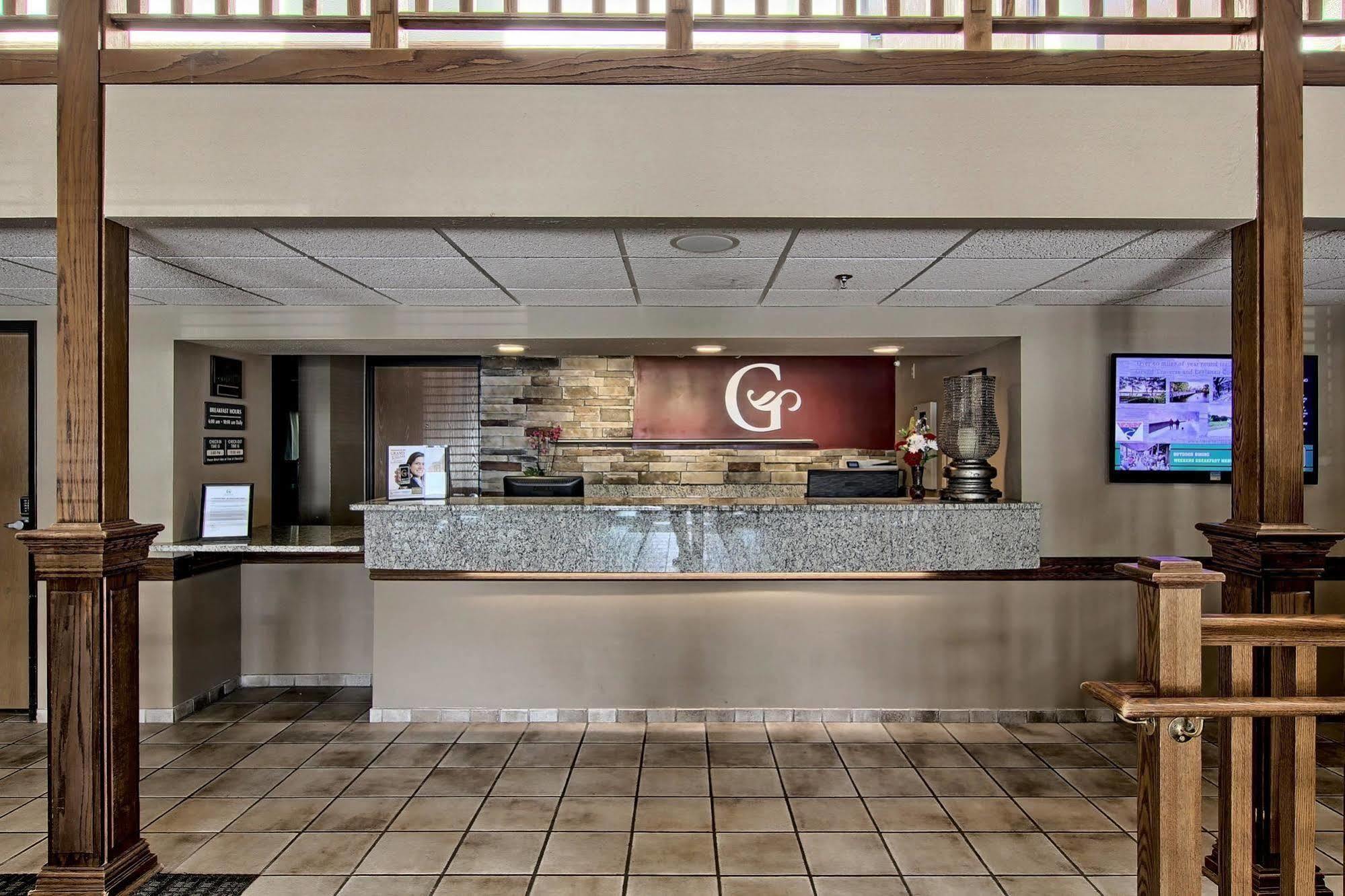 Blossom Hotel & Suites Traverse City Extérieur photo