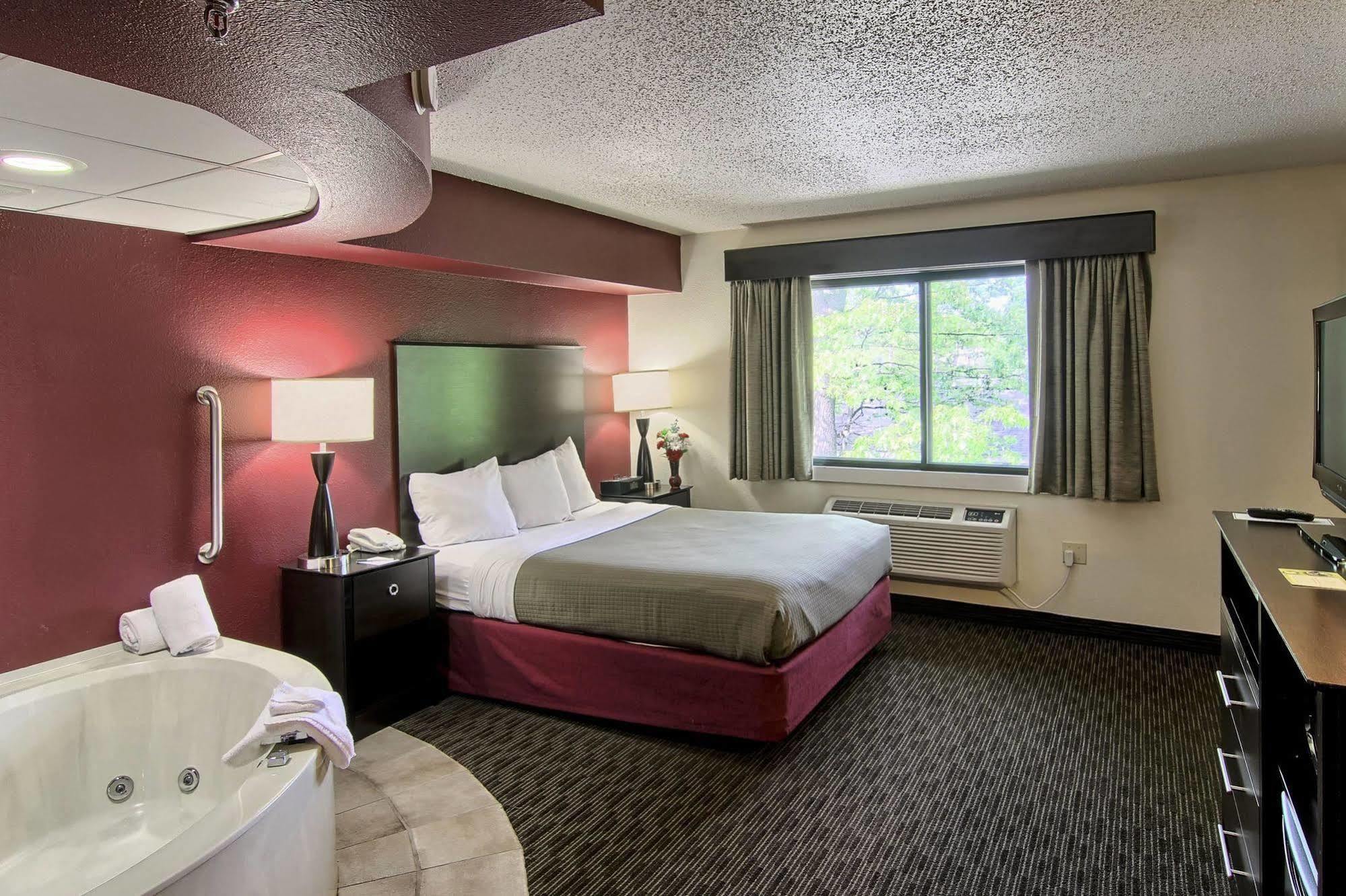 Blossom Hotel & Suites Traverse City Extérieur photo