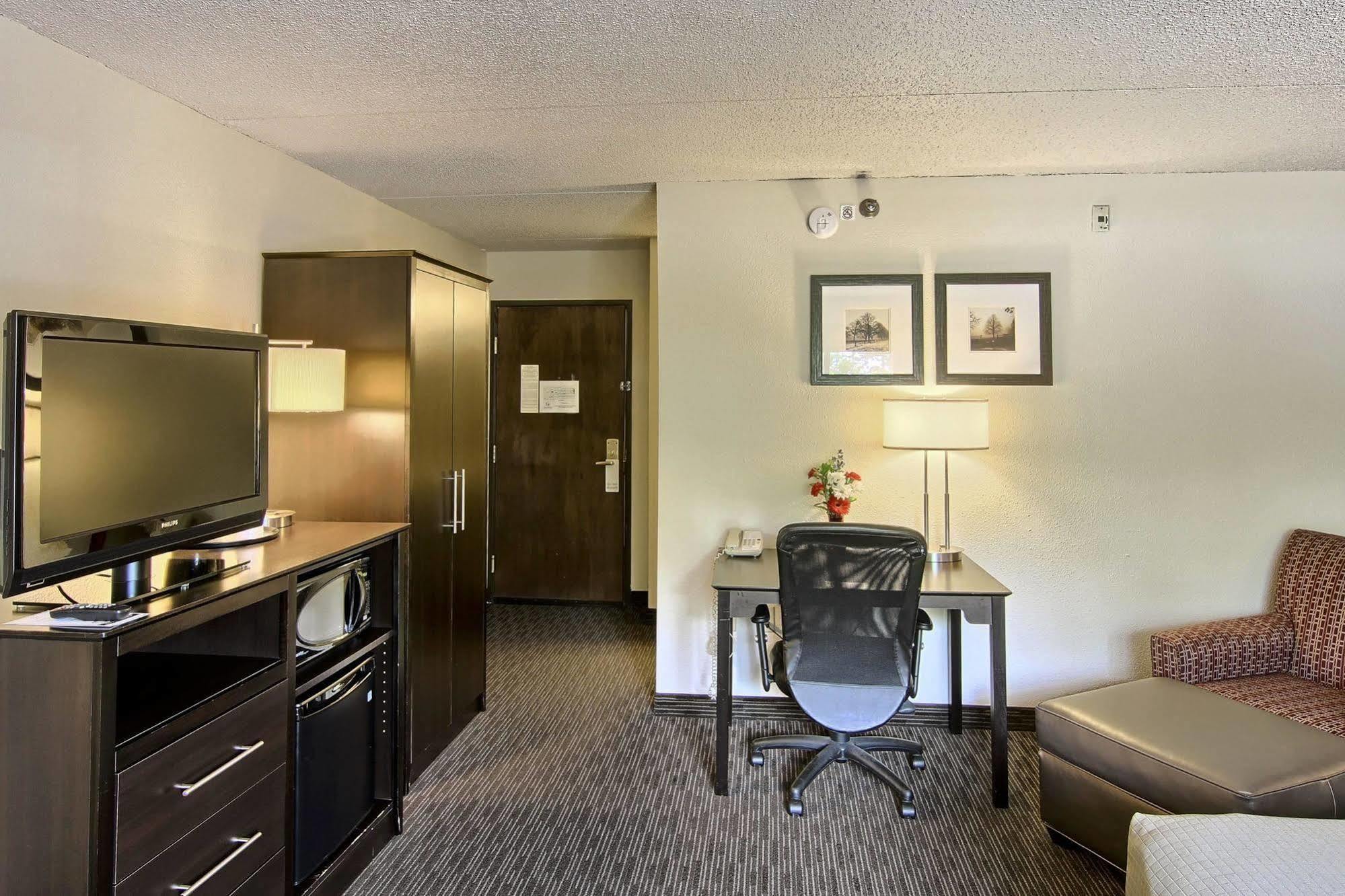 Blossom Hotel & Suites Traverse City Extérieur photo