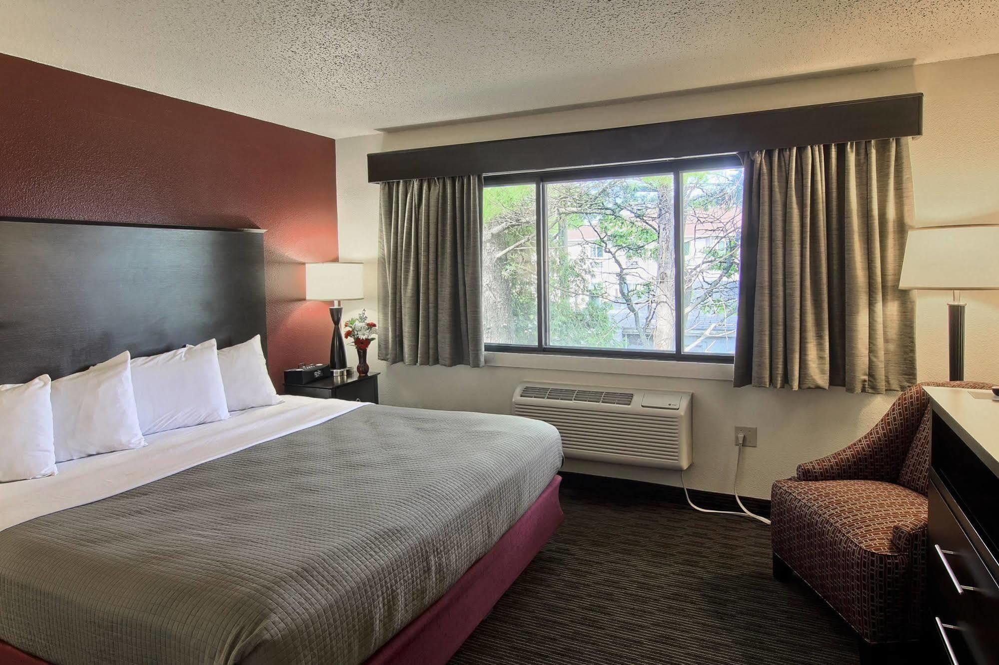 Blossom Hotel & Suites Traverse City Extérieur photo