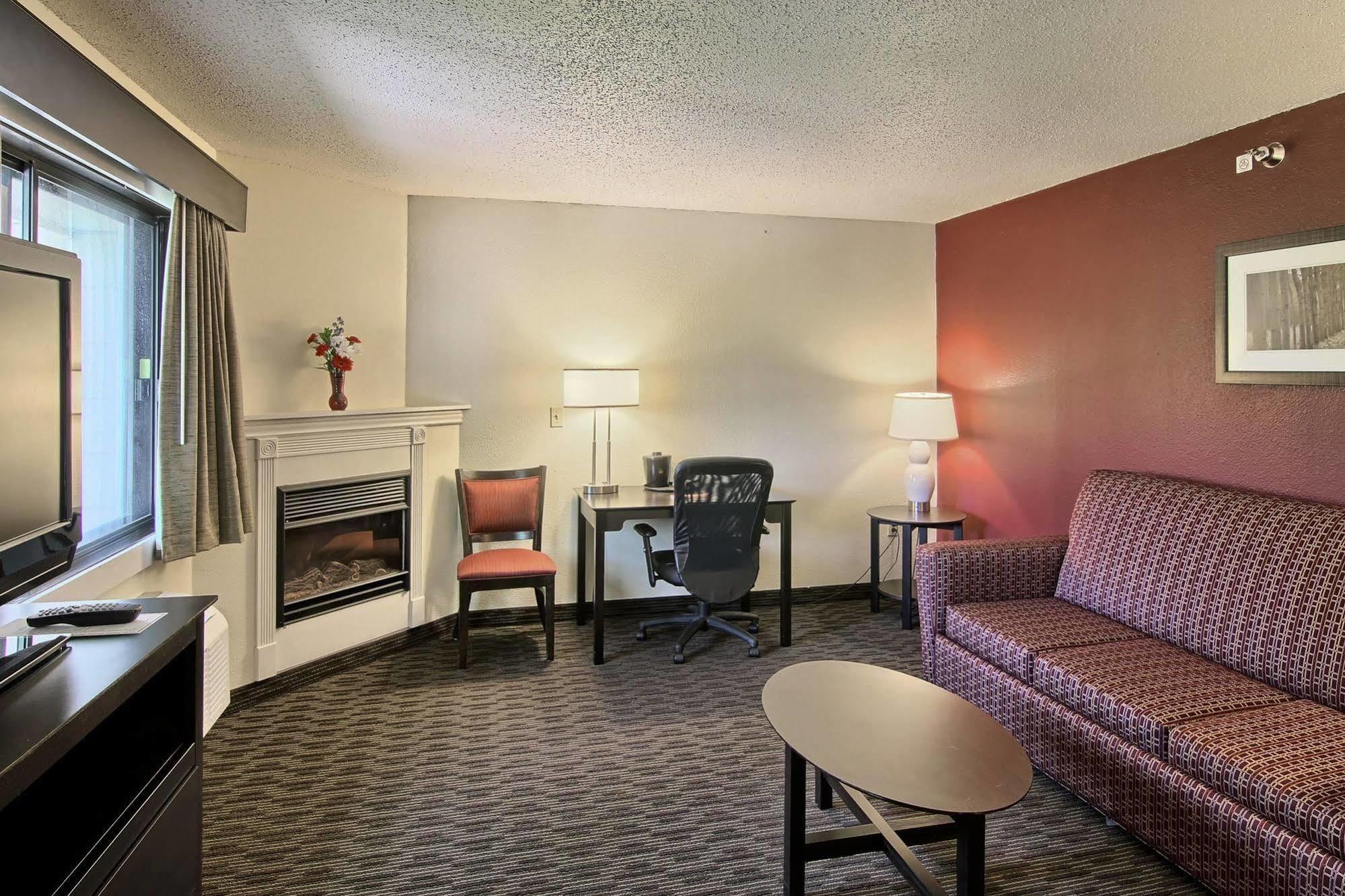 Blossom Hotel & Suites Traverse City Extérieur photo